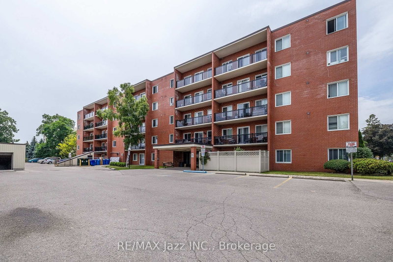 304 - 131 Taunton Road E