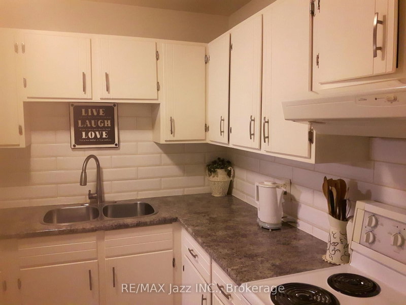 304 - 131 Taunton Road E