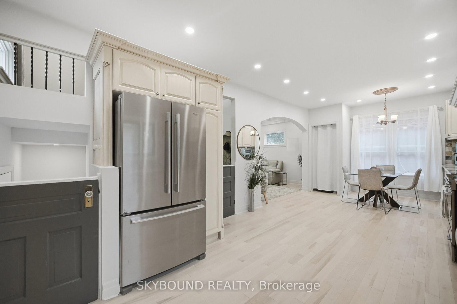 27 Rowe Street • Oshawa, ON photo 11