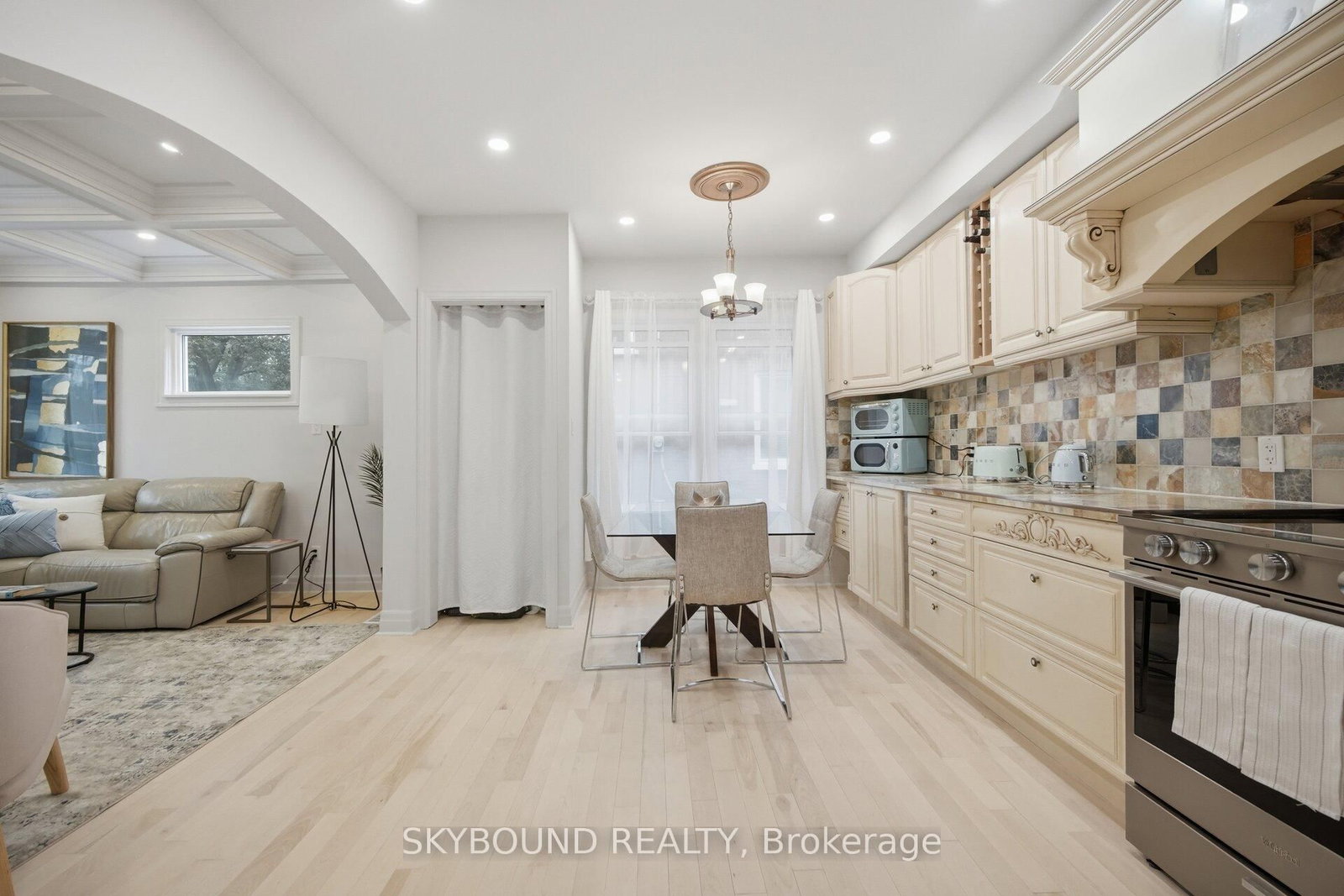 27 Rowe Street • Oshawa, ON photo 13