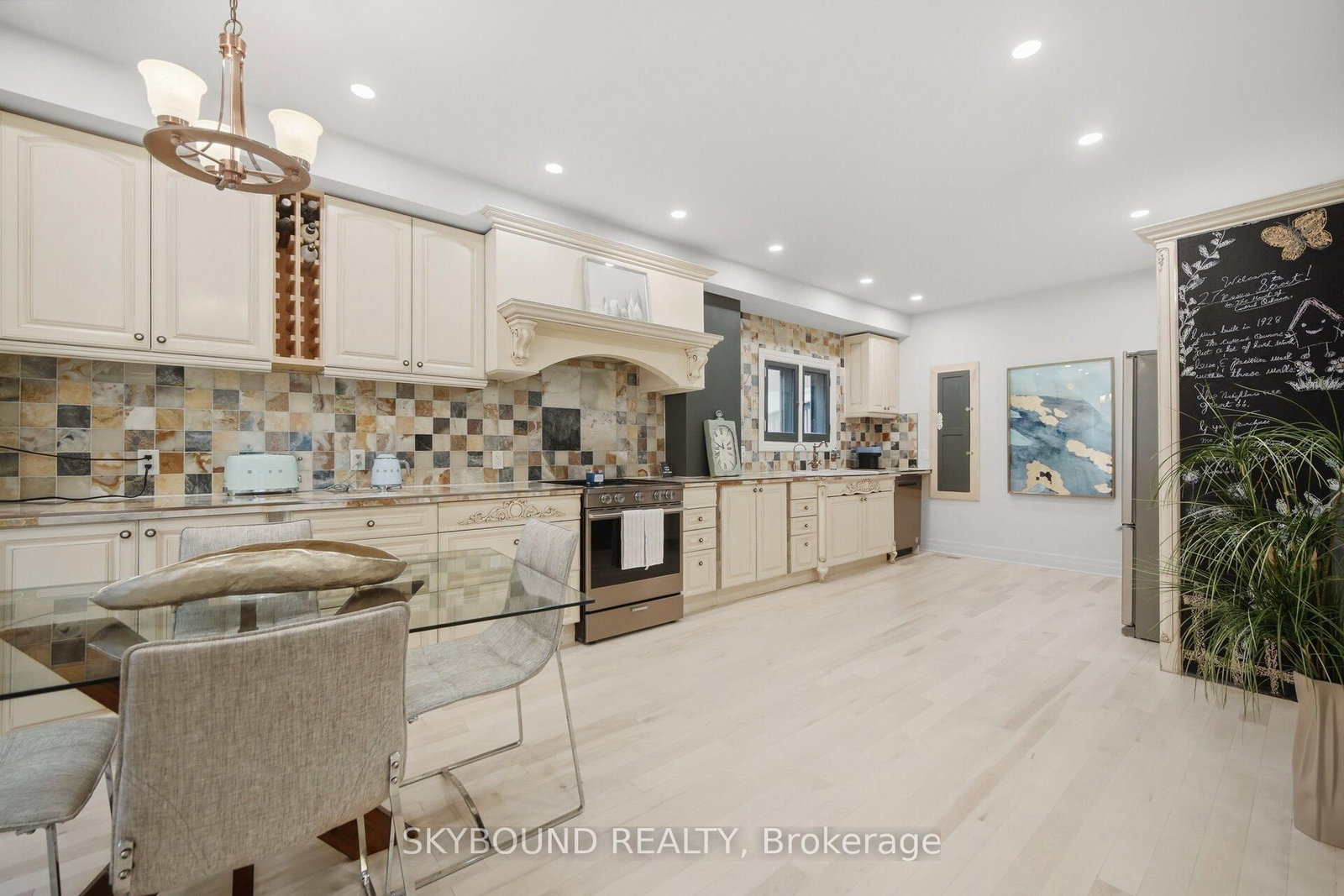 27 Rowe Street • Oshawa, ON photo 15