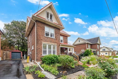 27 Rowe Street • Oshawa, ON photo 3