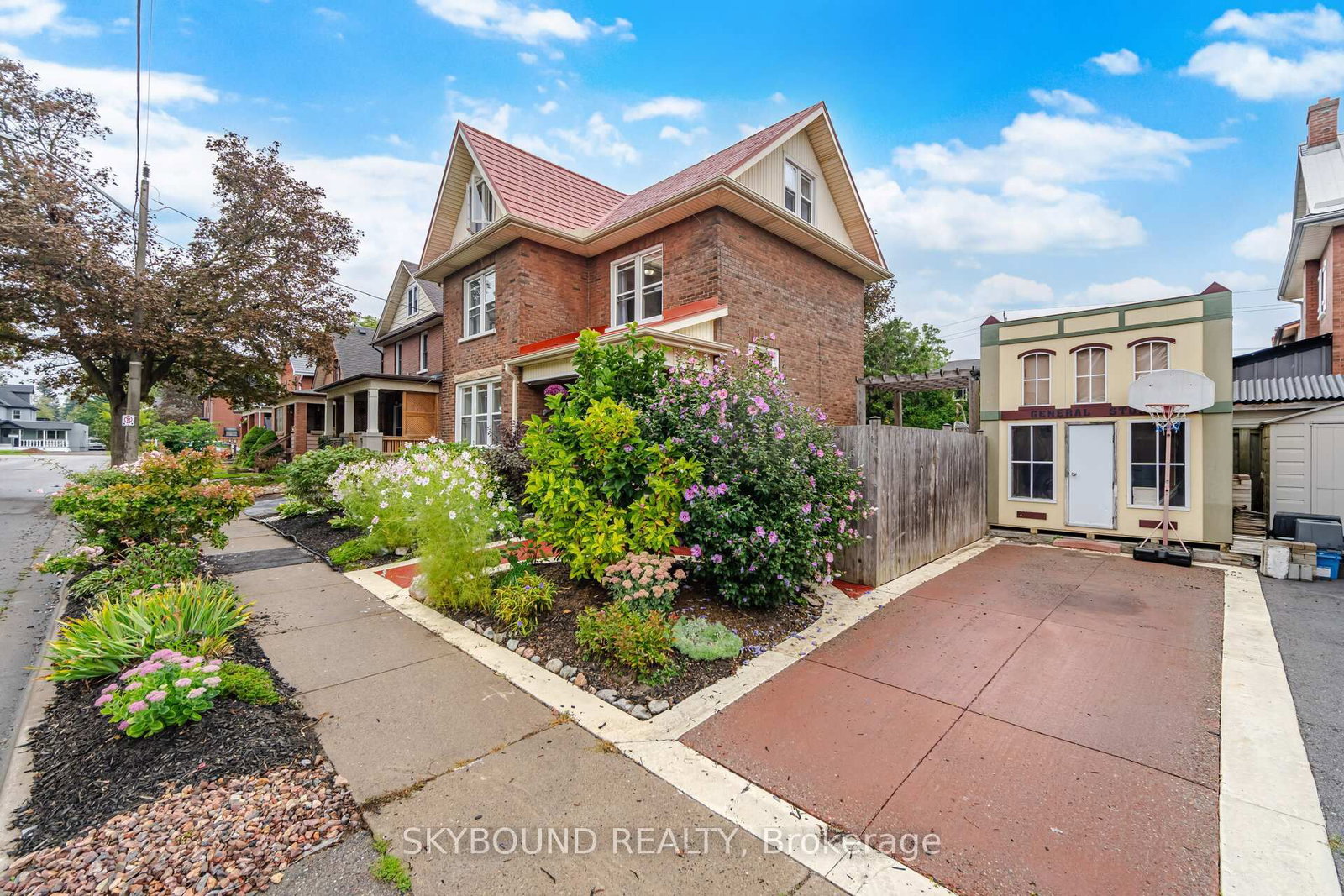 27 Rowe Street • Oshawa, ON photo 4