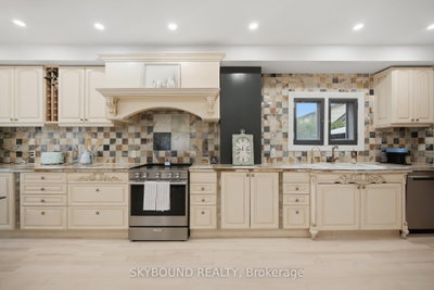 27 Rowe Street • Oshawa, ON photo 8