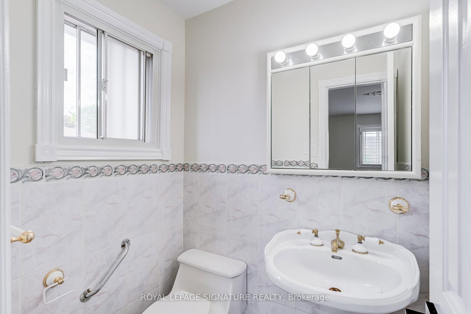 40 Beamsville Drive • Toronto, ON photo 15
