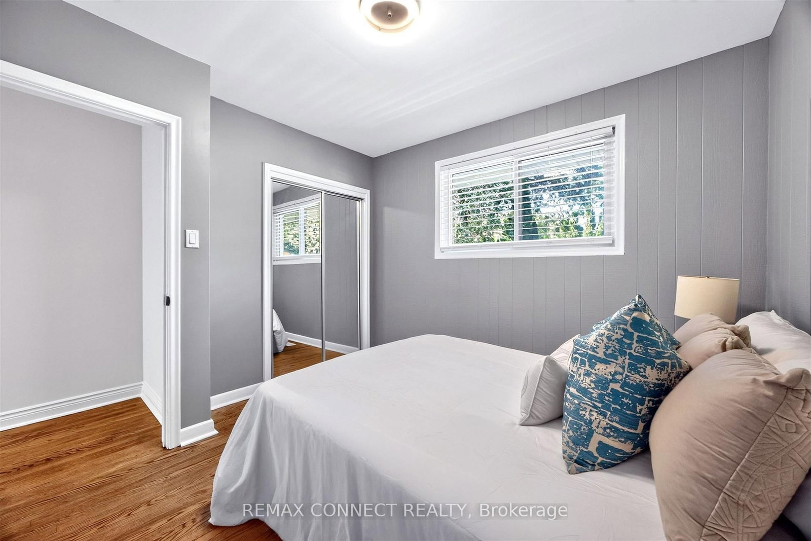 42 Bainhart Crescent • Toronto, ON photo 16