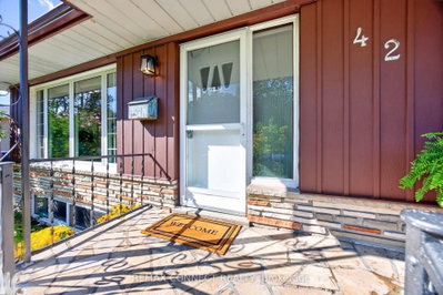 42 Bainhart Crescent • Toronto, ON photo 4
