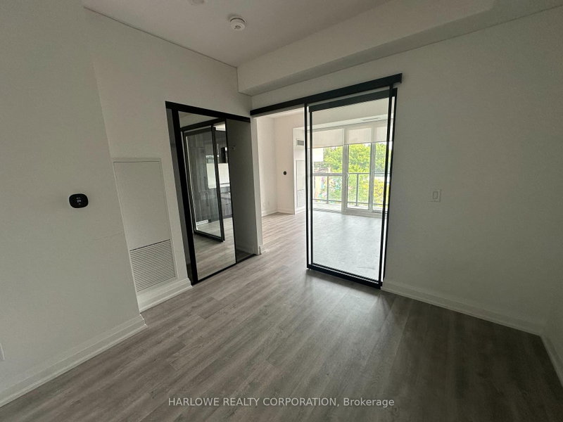2369 Danforth Ave photo 4