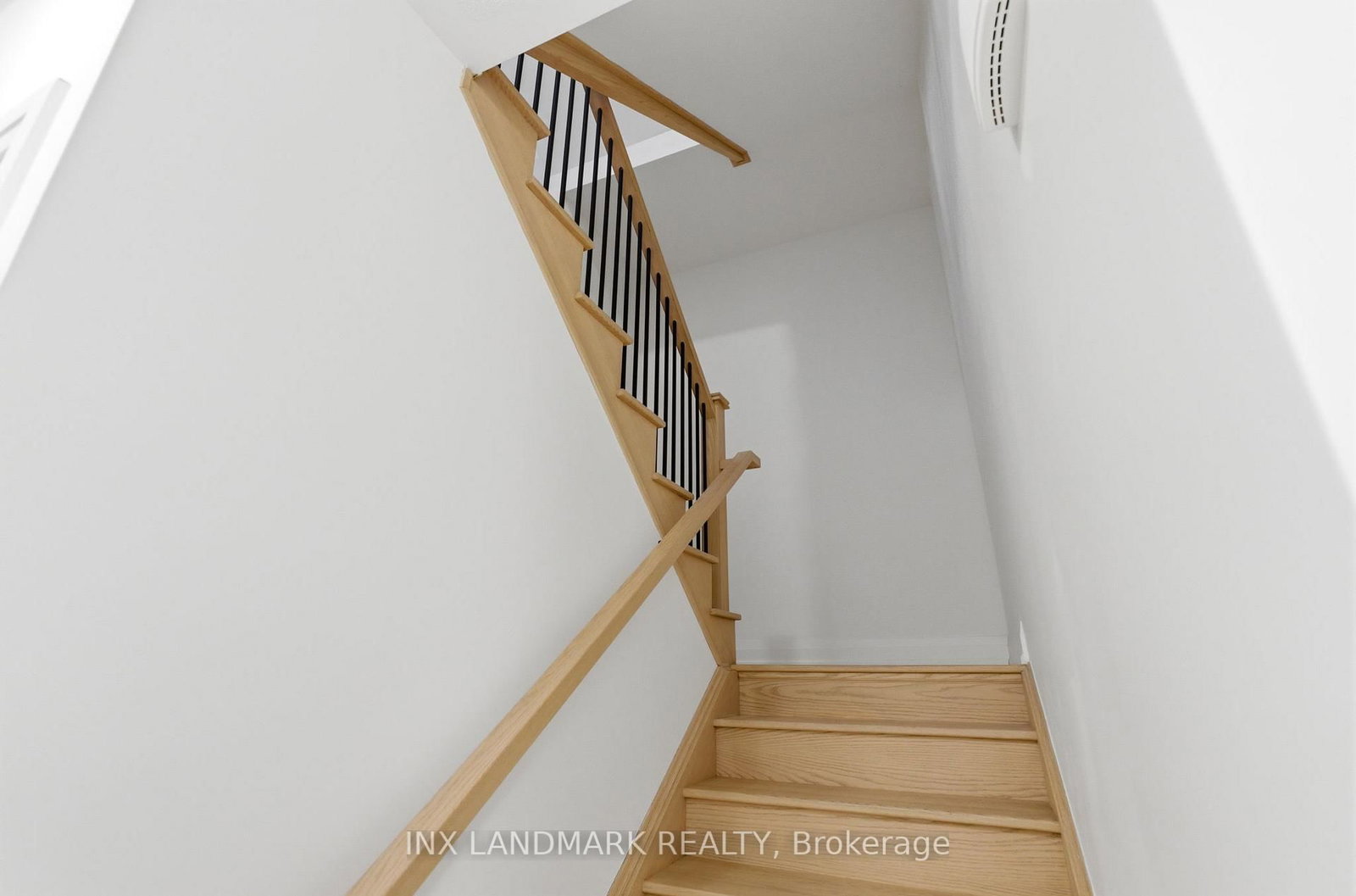 30 Gerry Henry Lane • Clarington, ON photo 10