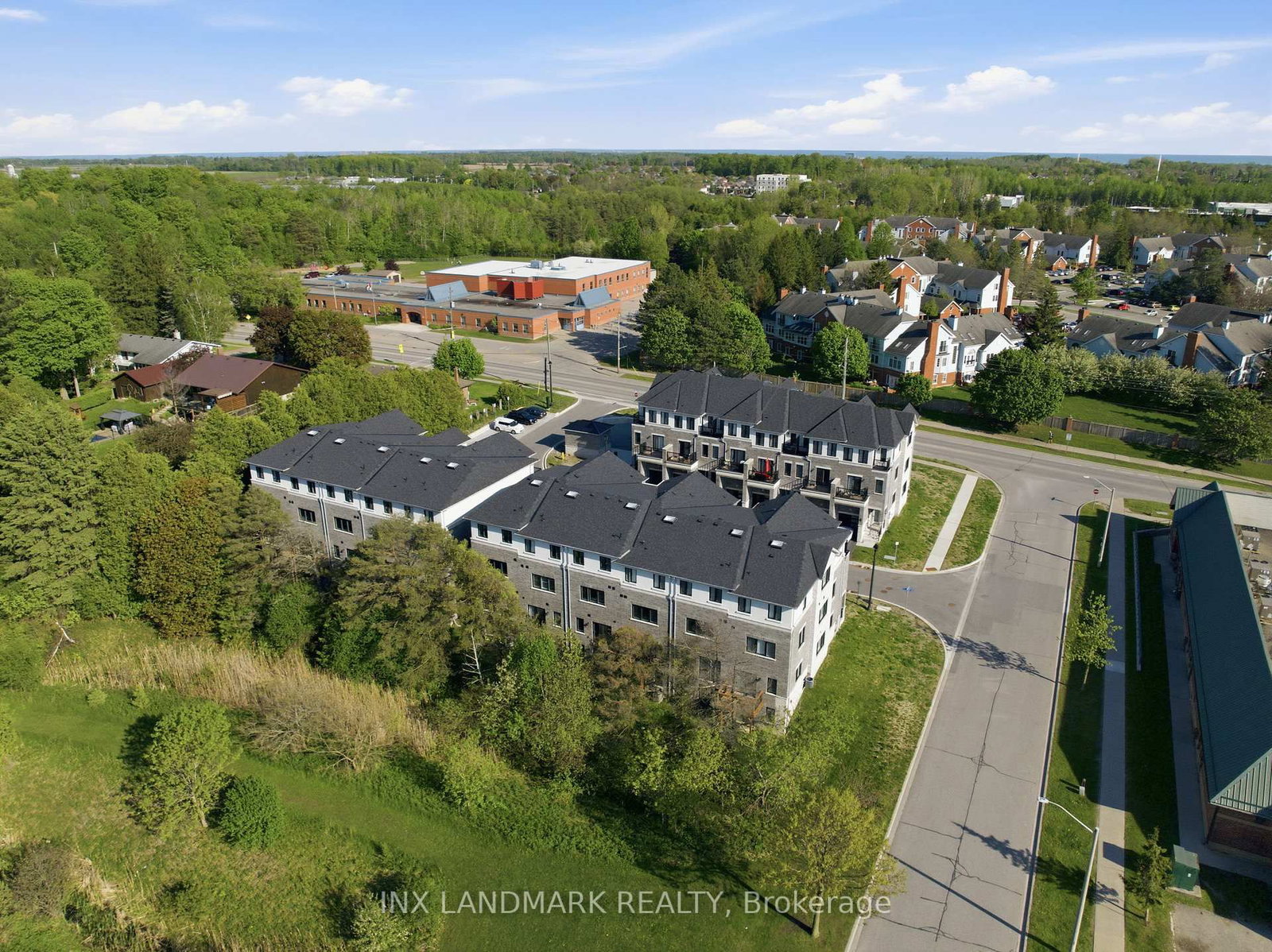 30 Gerry Henry Lane • Clarington, ON photo 4