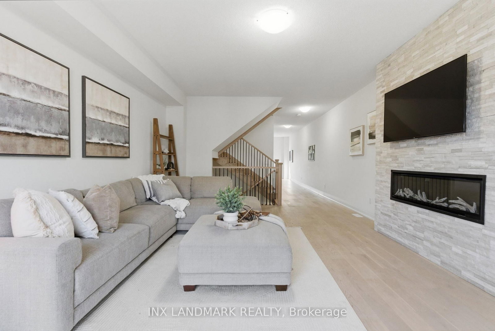 30 Gerry Henry Lane • Clarington, ON photo 6