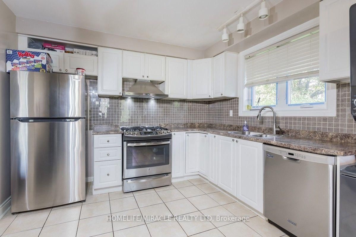 20 Mayhill Crescent • Toronto, ON photo 10