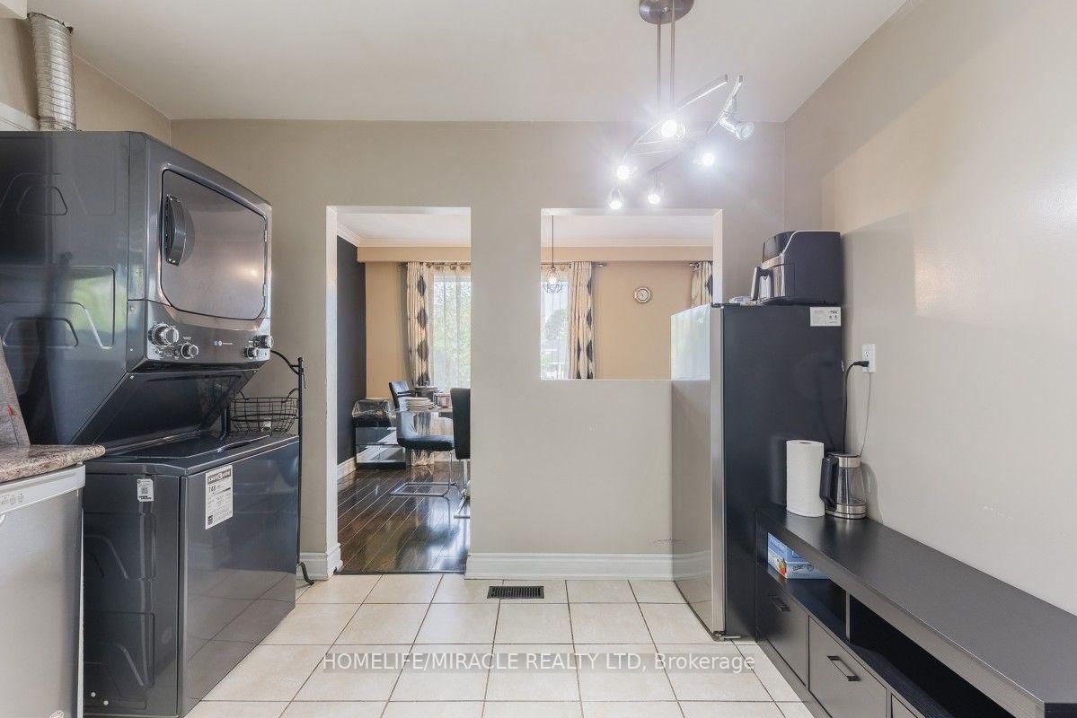 20 Mayhill Crescent • Toronto, ON photo 12