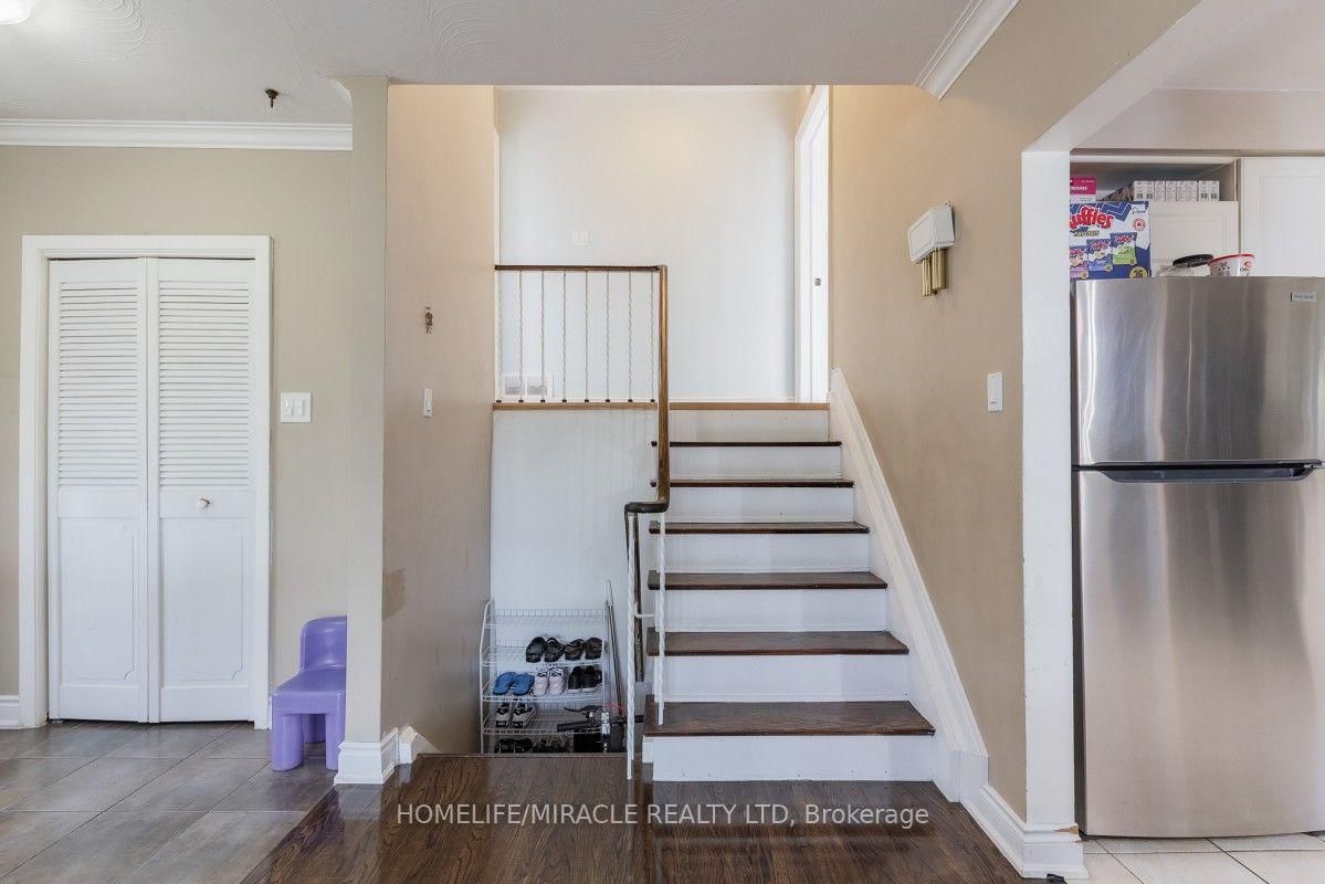 20 Mayhill Crescent • Toronto, ON photo 13