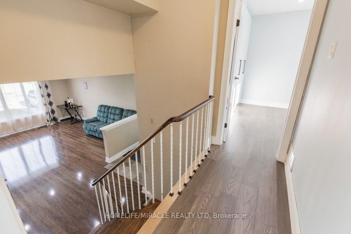 20 Mayhill Crescent • Toronto, ON photo 14