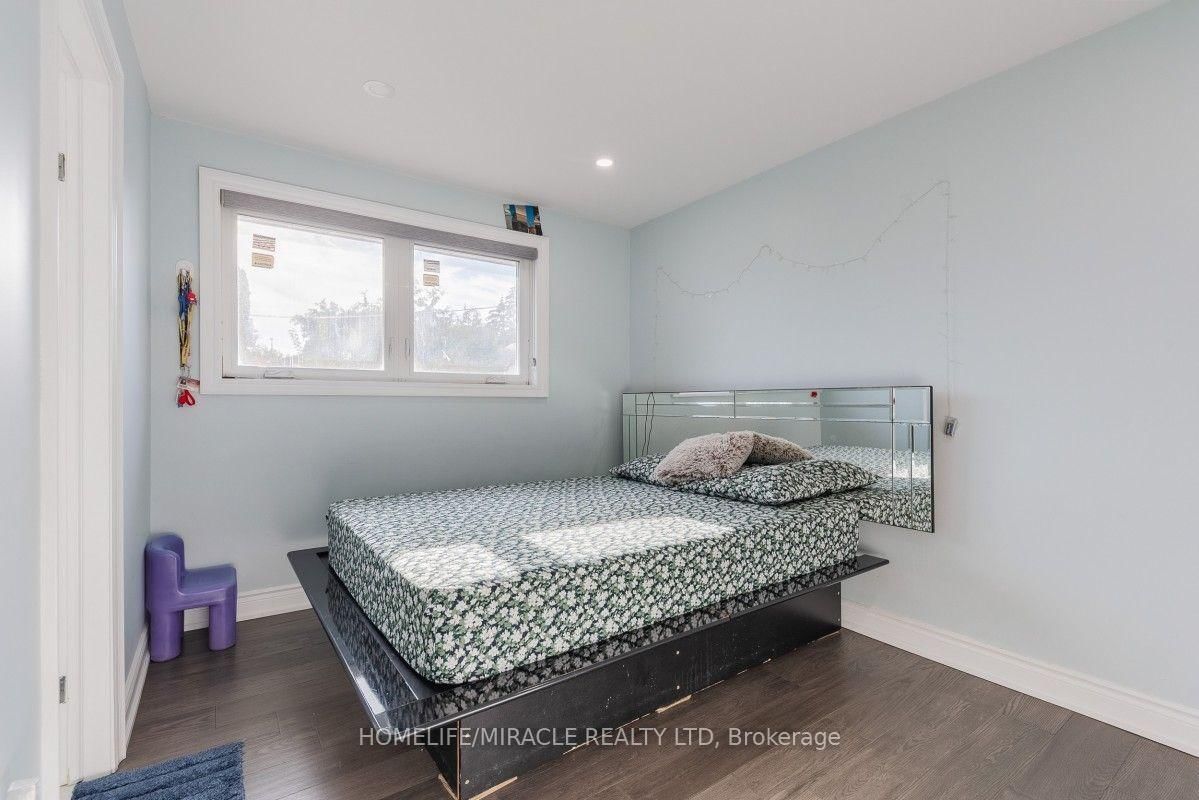 20 Mayhill Crescent • Toronto, ON photo 15