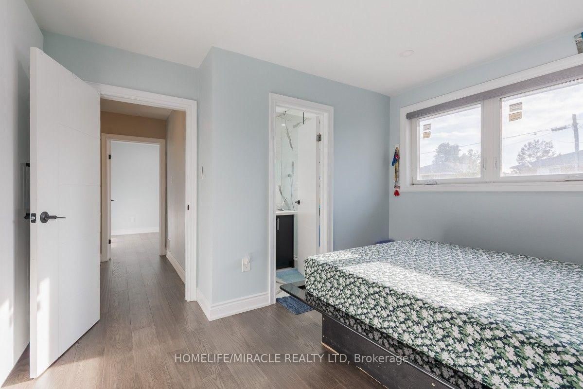 20 Mayhill Crescent • Toronto, ON photo 16