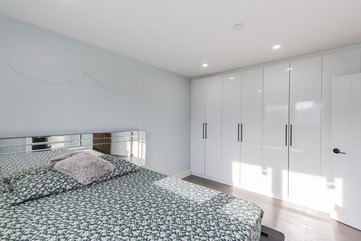 20 Mayhill Crescent • Toronto, ON photo 19