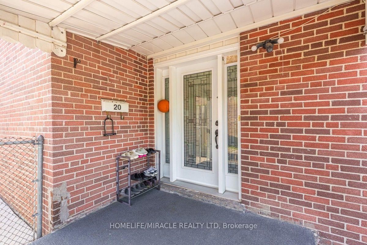 20 Mayhill Crescent • Toronto, ON photo 24