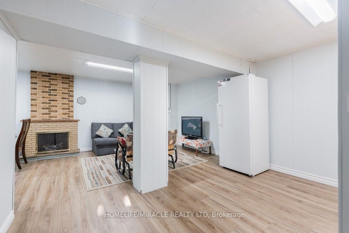 20 Mayhill Crescent • Toronto, ON photo 25