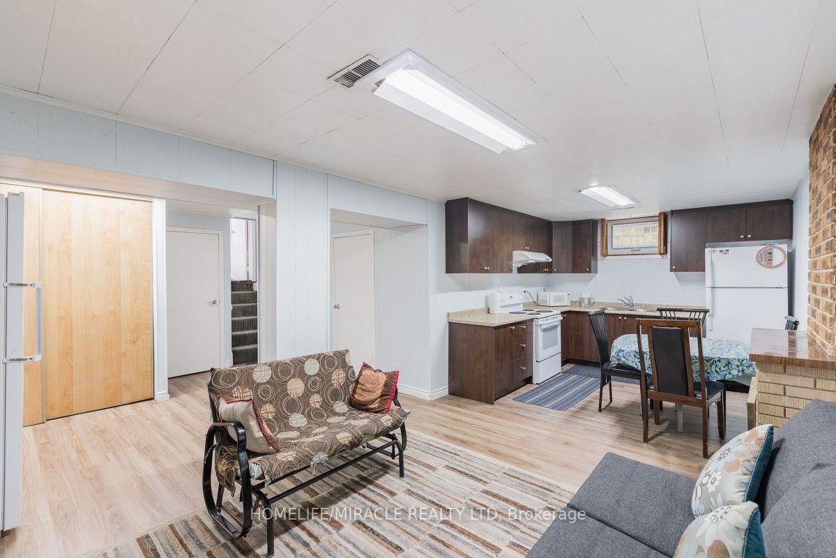 20 Mayhill Crescent • Toronto, ON photo 27