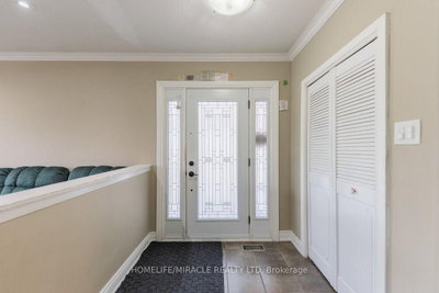 20 Mayhill Crescent • Toronto, ON photo 4