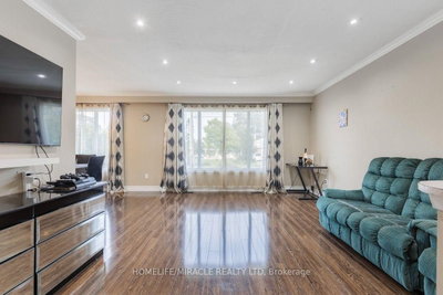 20 Mayhill Crescent • Toronto, ON photo 5
