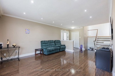 20 Mayhill Crescent • Toronto, ON photo 6