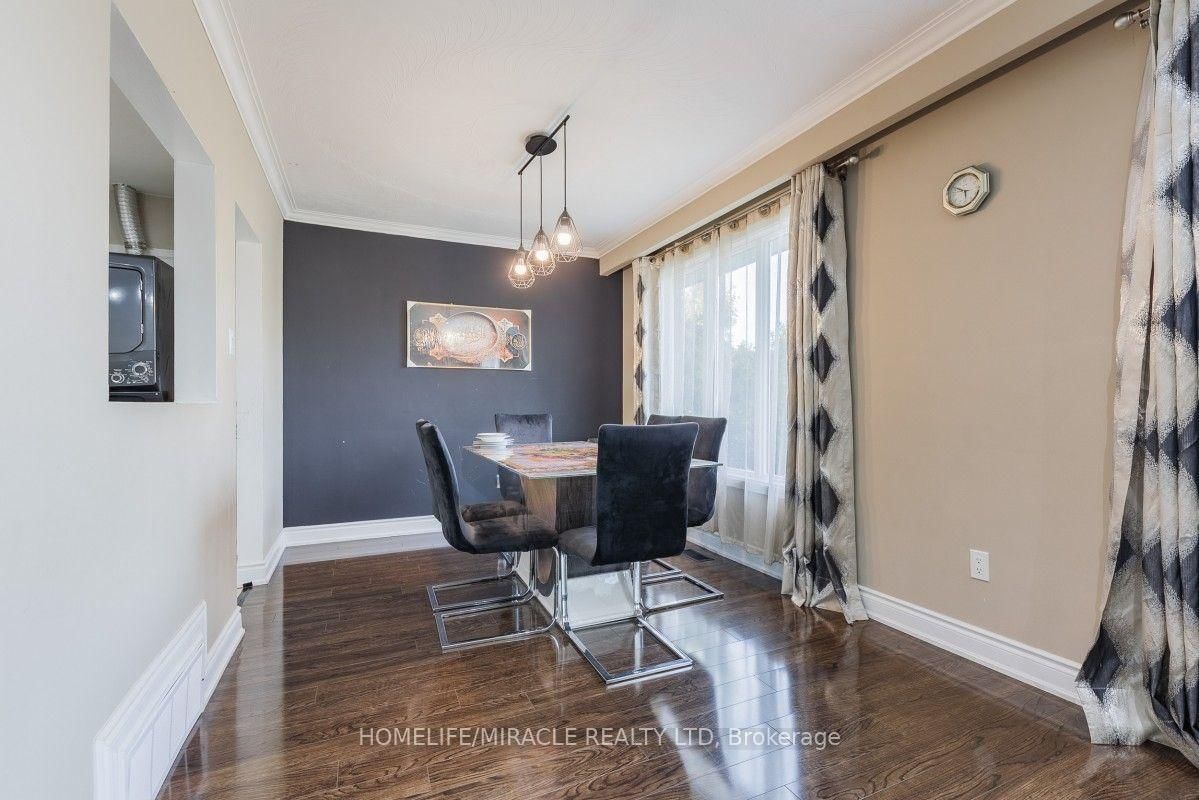 20 Mayhill Crescent • Toronto, ON photo 9