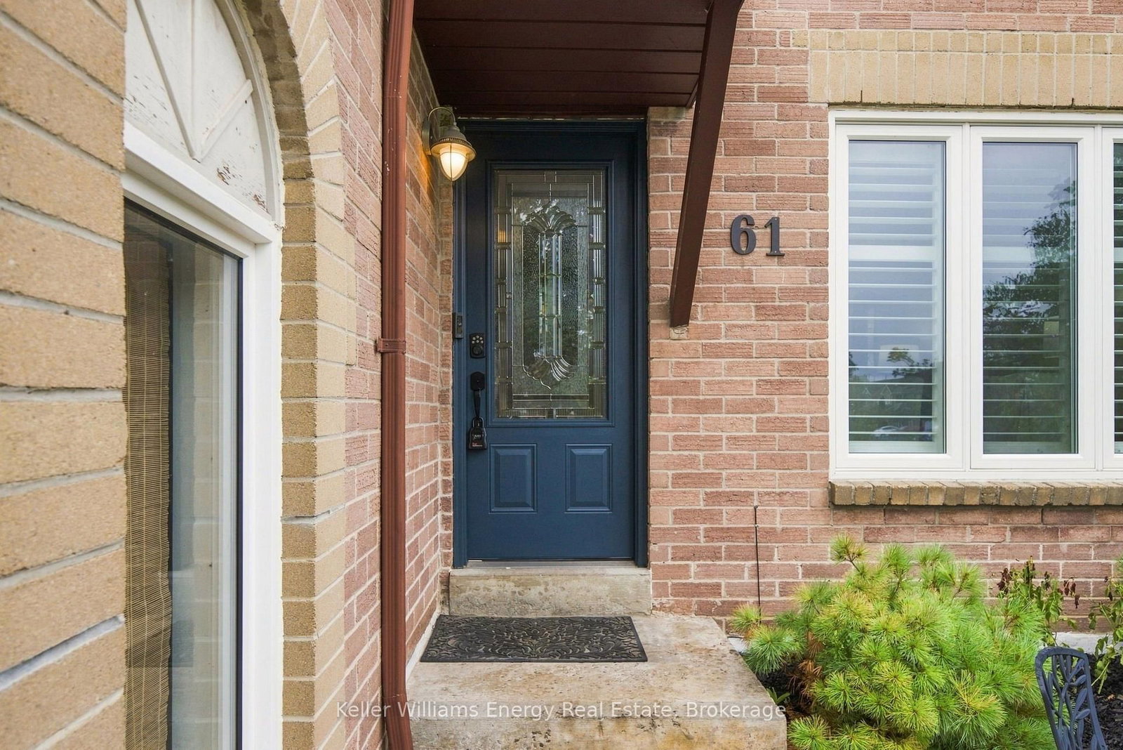 61 Fernbank Place • Whitby, ON photo 3