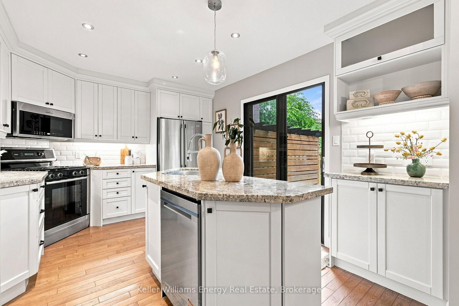 61 Fernbank Place • Whitby, ON photo 4