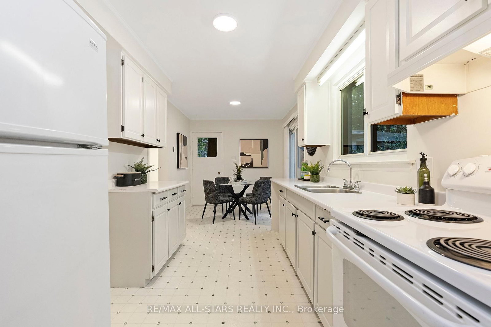11 Gillbank Crescent • Toronto, ON photo 10