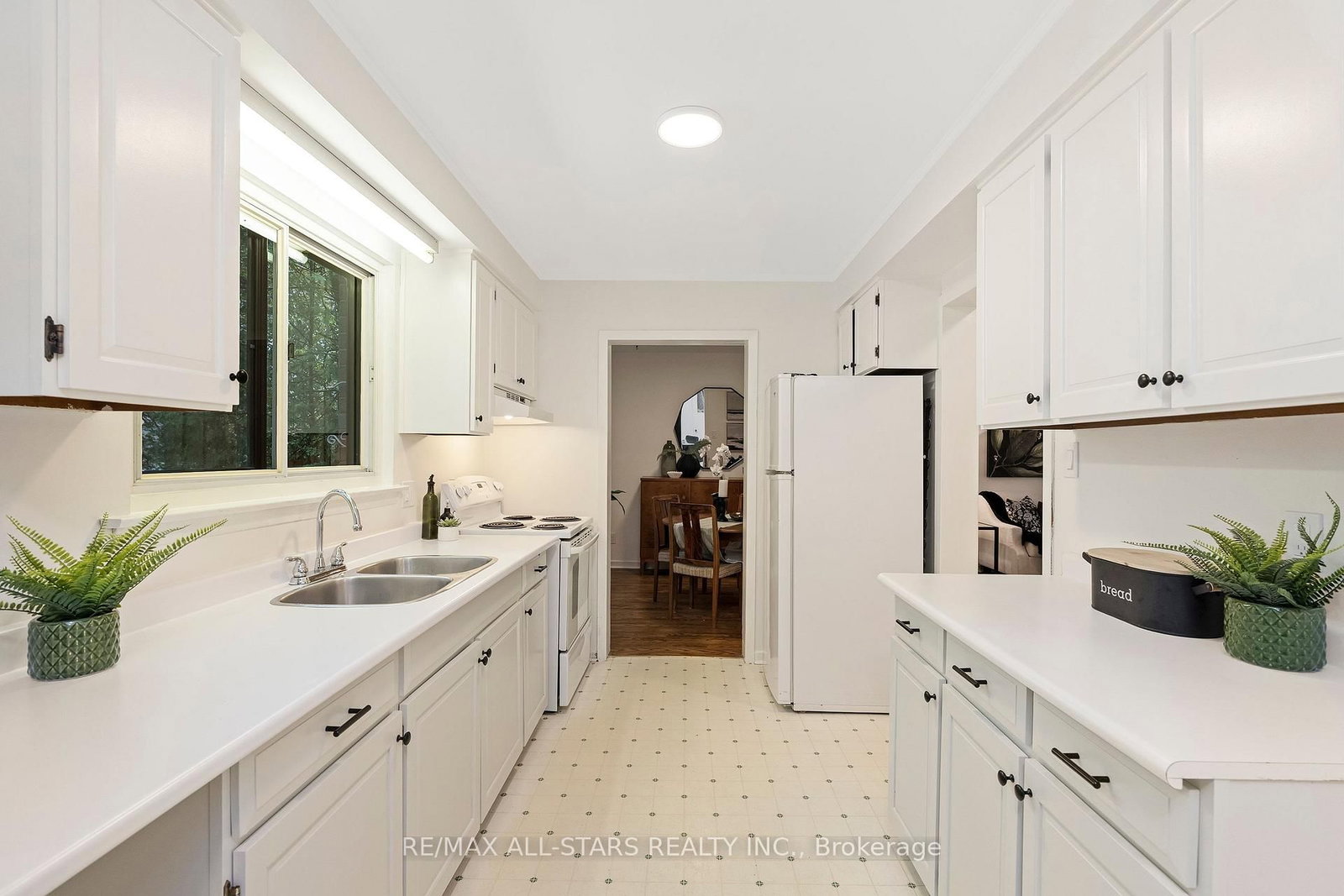 11 Gillbank Crescent • Toronto, ON photo 12