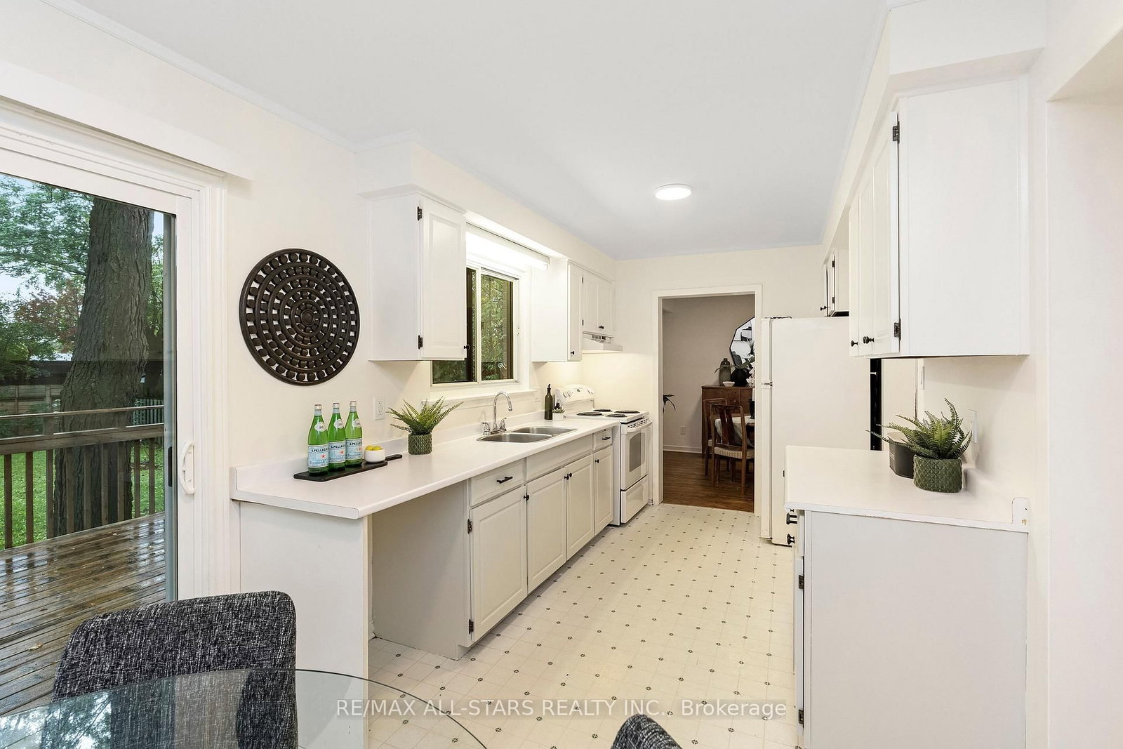 11 Gillbank Crescent • Toronto, ON photo 15