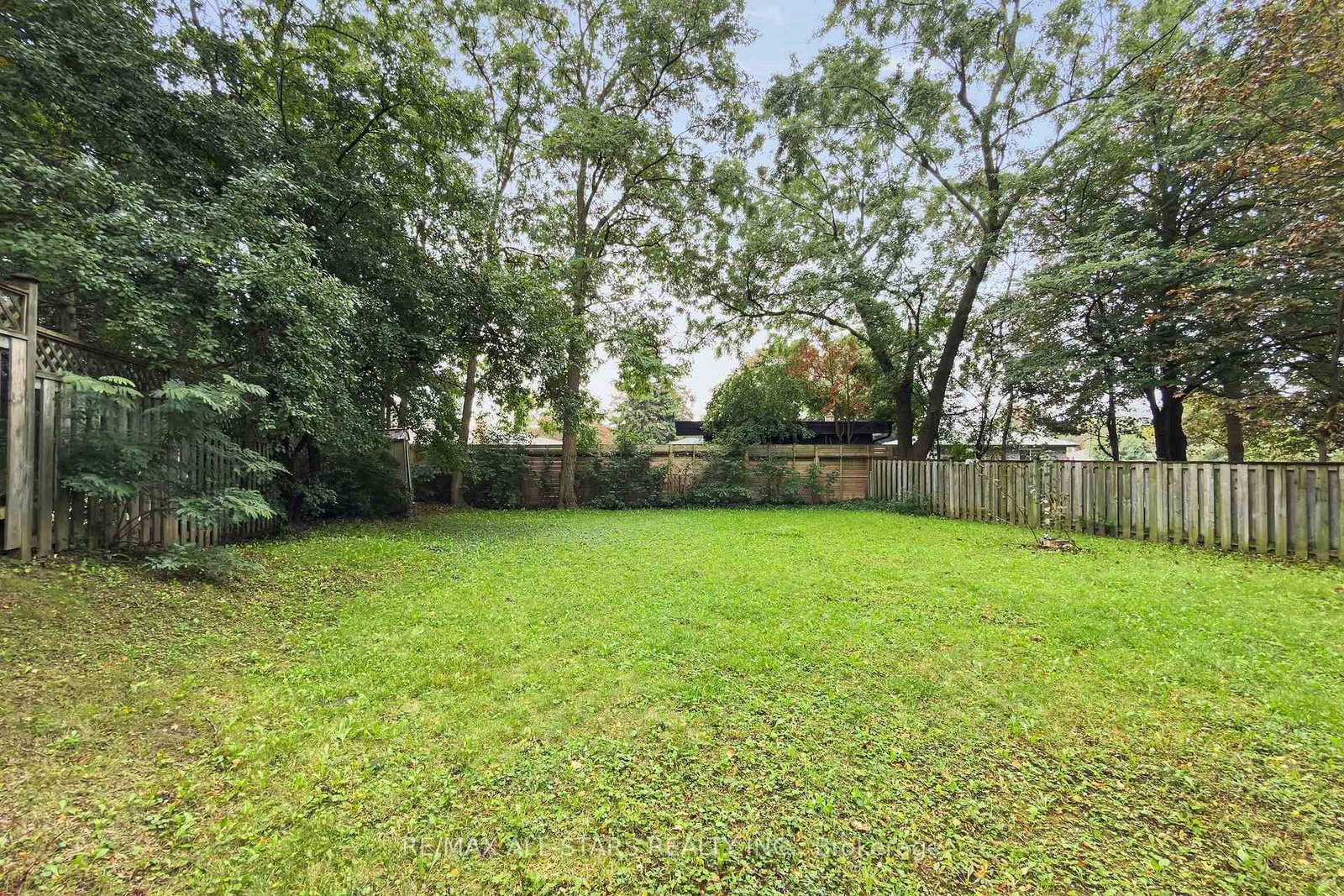 11 Gillbank Crescent • Toronto, ON photo 38