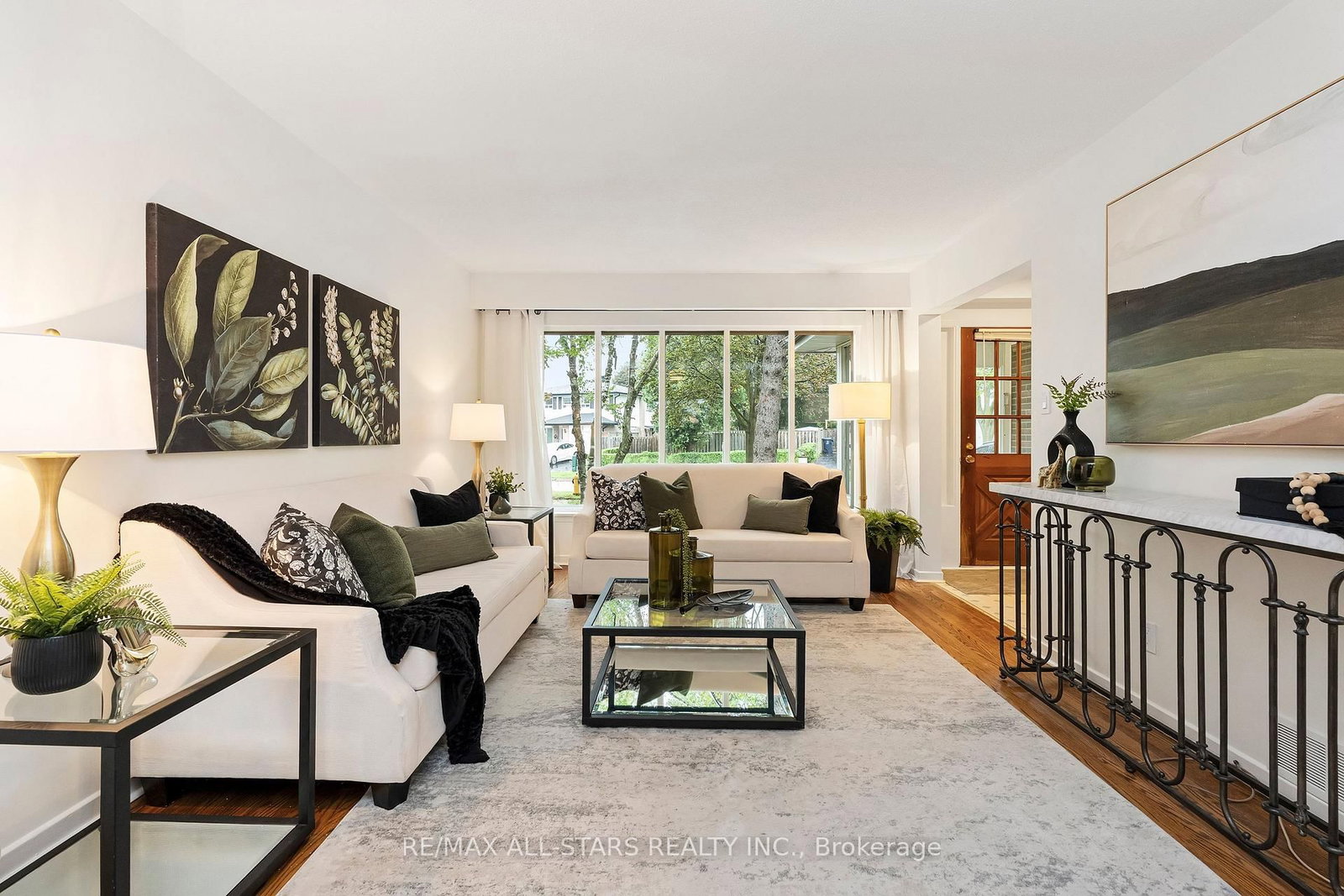 11 Gillbank Crescent • Toronto, ON photo 4
