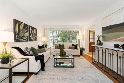 11 Gillbank Crescent • Toronto, ON photo 4