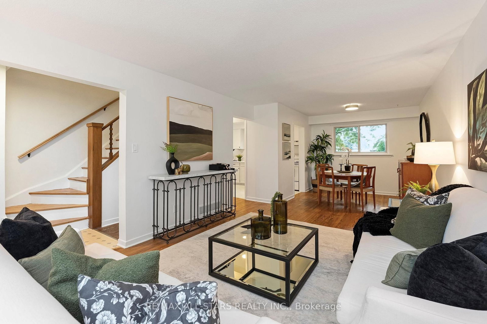 11 Gillbank Crescent • Toronto, ON photo 6