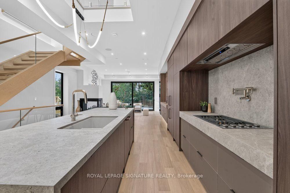 34 Northview Avenue • Toronto, ON photo 11