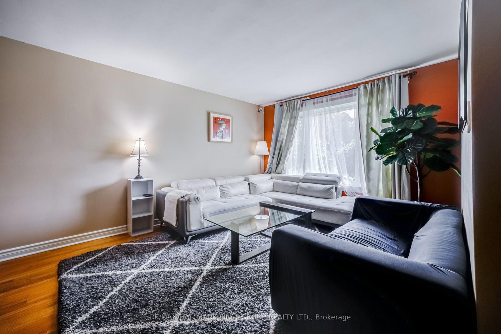180 Sherwood Avenue • Oshawa, ON photo 3