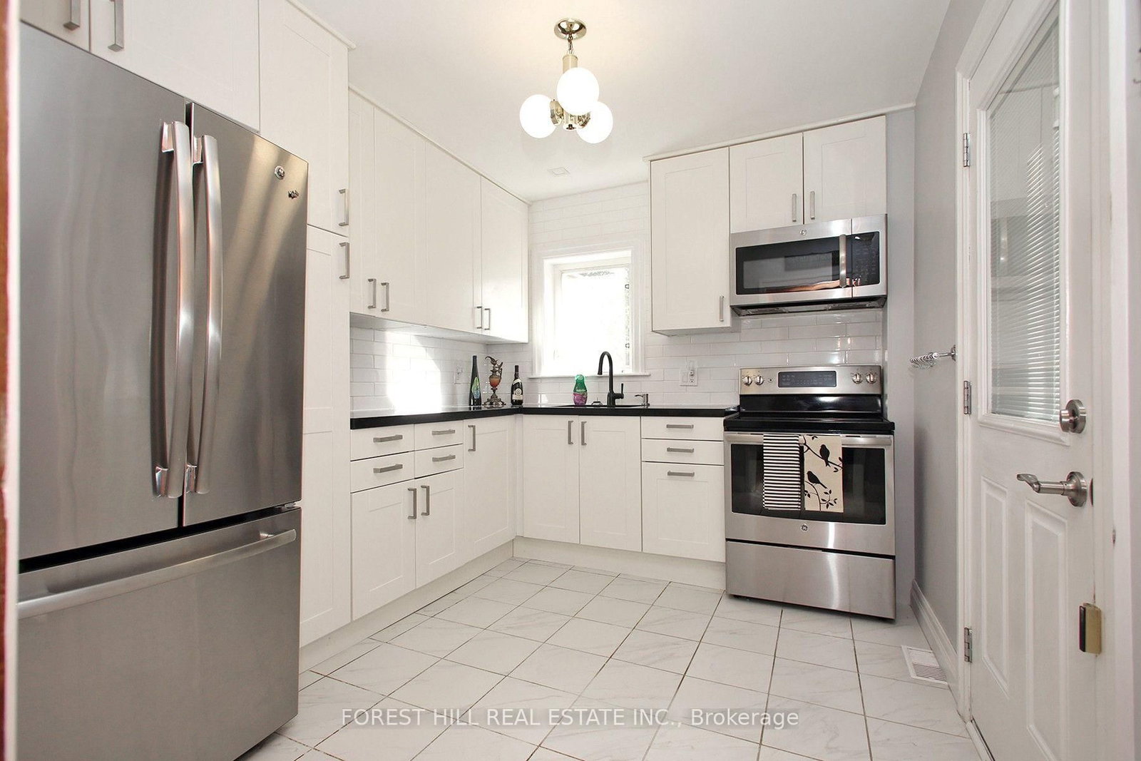 383 Scarborough Road • Toronto, ON photo 14