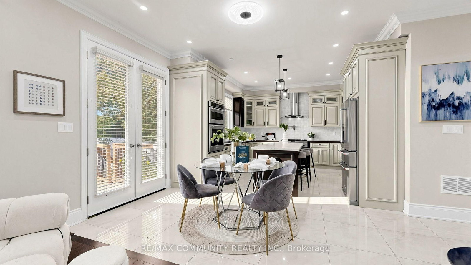 118 Harewood Avenue • Toronto, ON photo 12