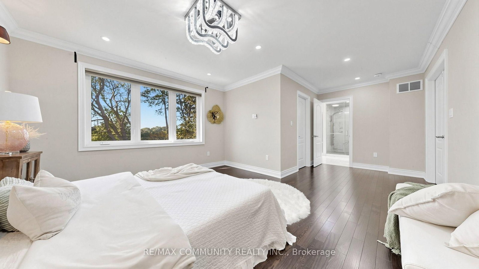118 Harewood Avenue • Toronto, ON photo 23