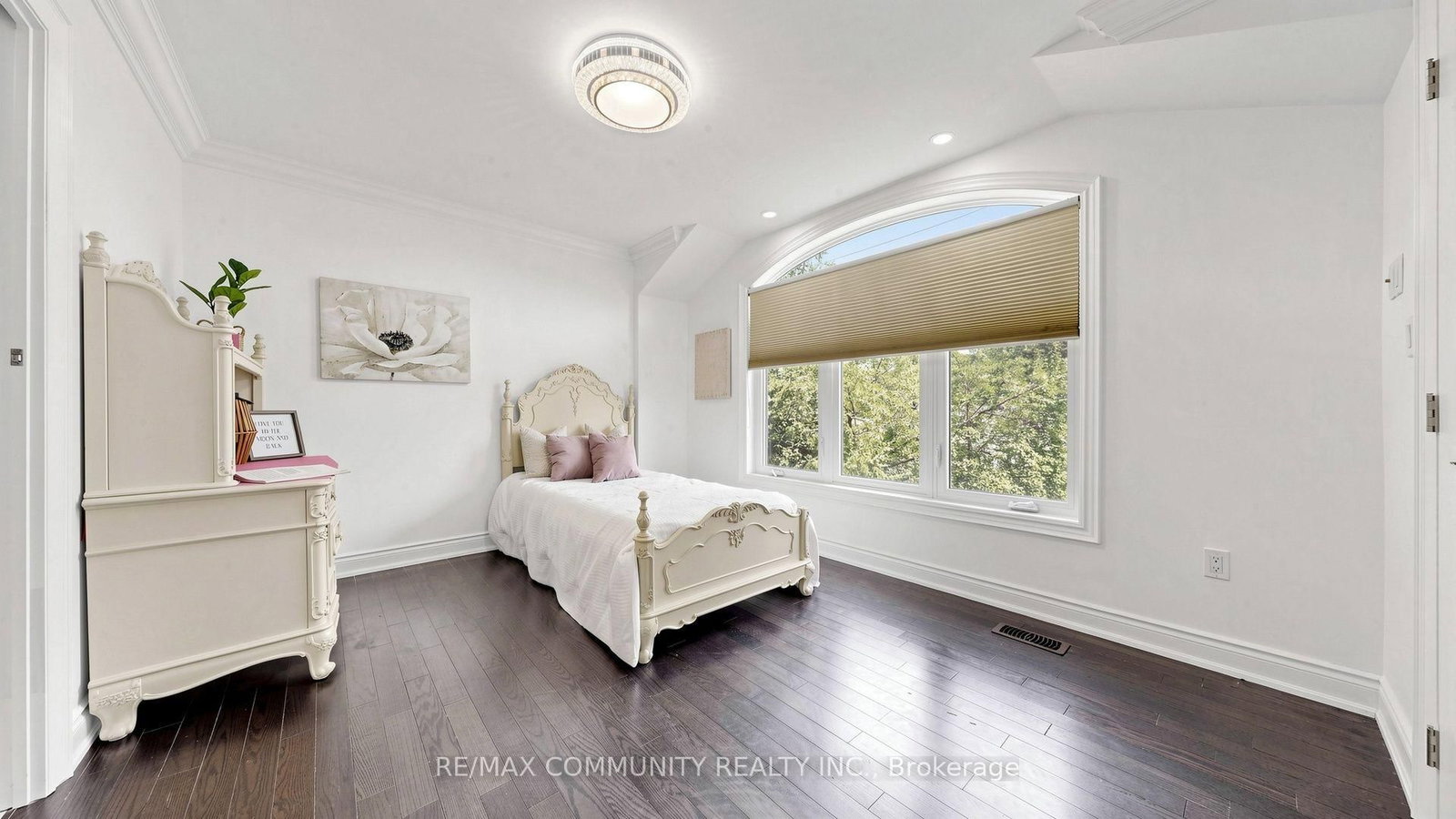 118 Harewood Avenue • Toronto, ON photo 30