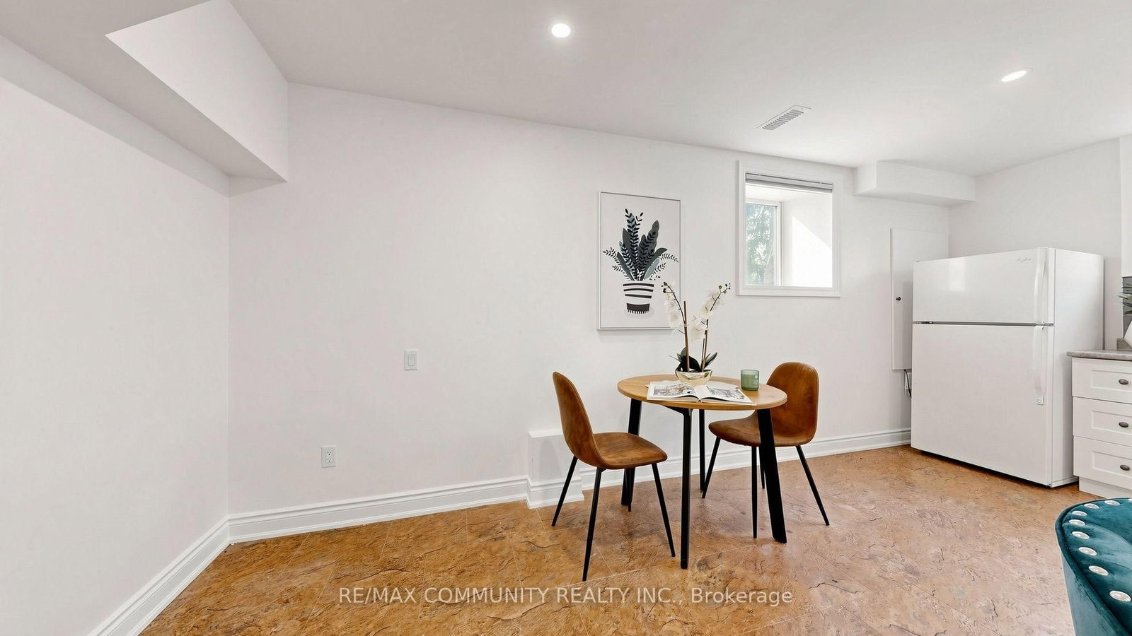 118 Harewood Avenue • Toronto, ON photo 38
