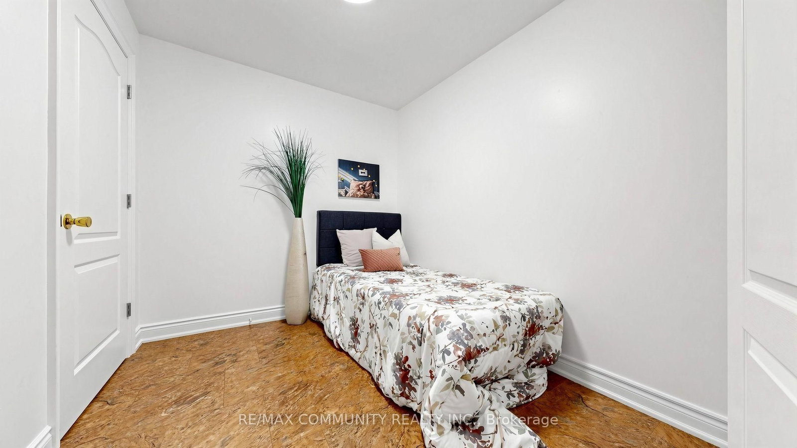 118 Harewood Avenue • Toronto, ON photo 45