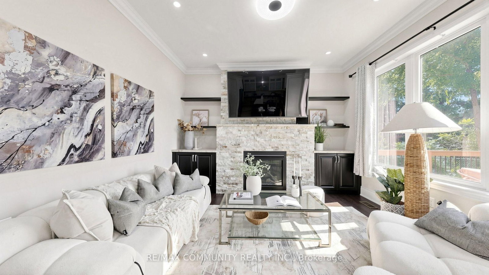 118 Harewood Avenue • Toronto, ON photo 9