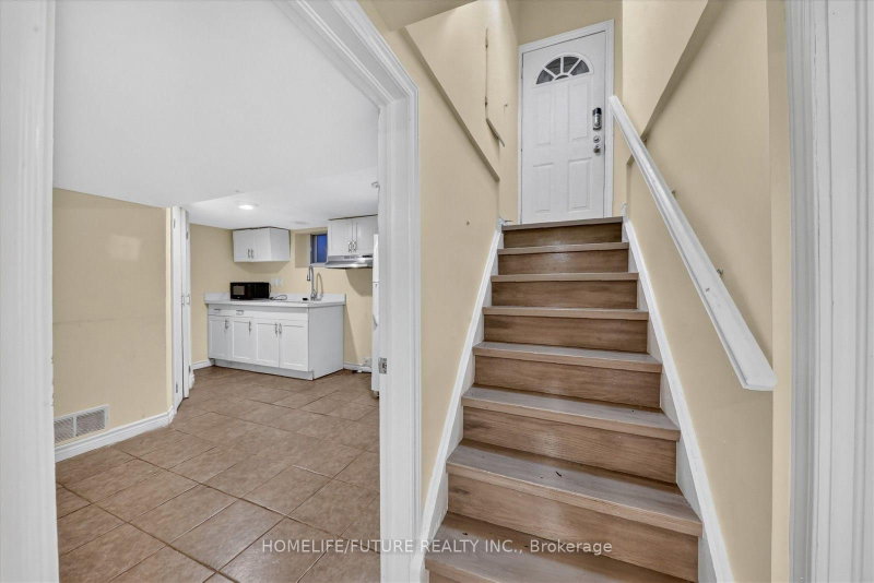 Bsmt - 46 Stamford Square N