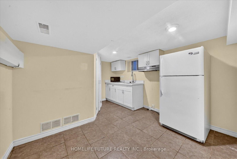 Bsmt - 46 Stamford Square N