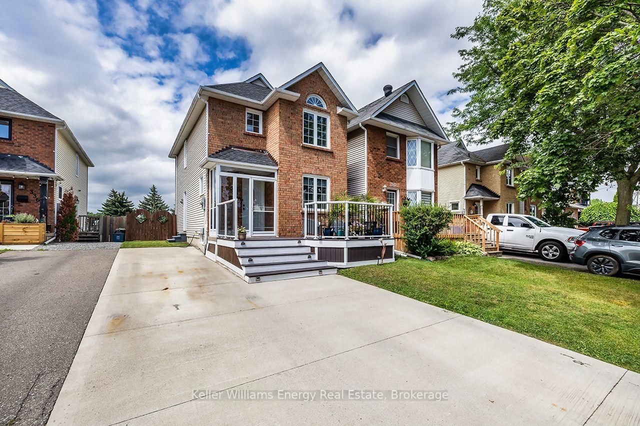 340 Pompano Court • Oshawa, ON photo 3